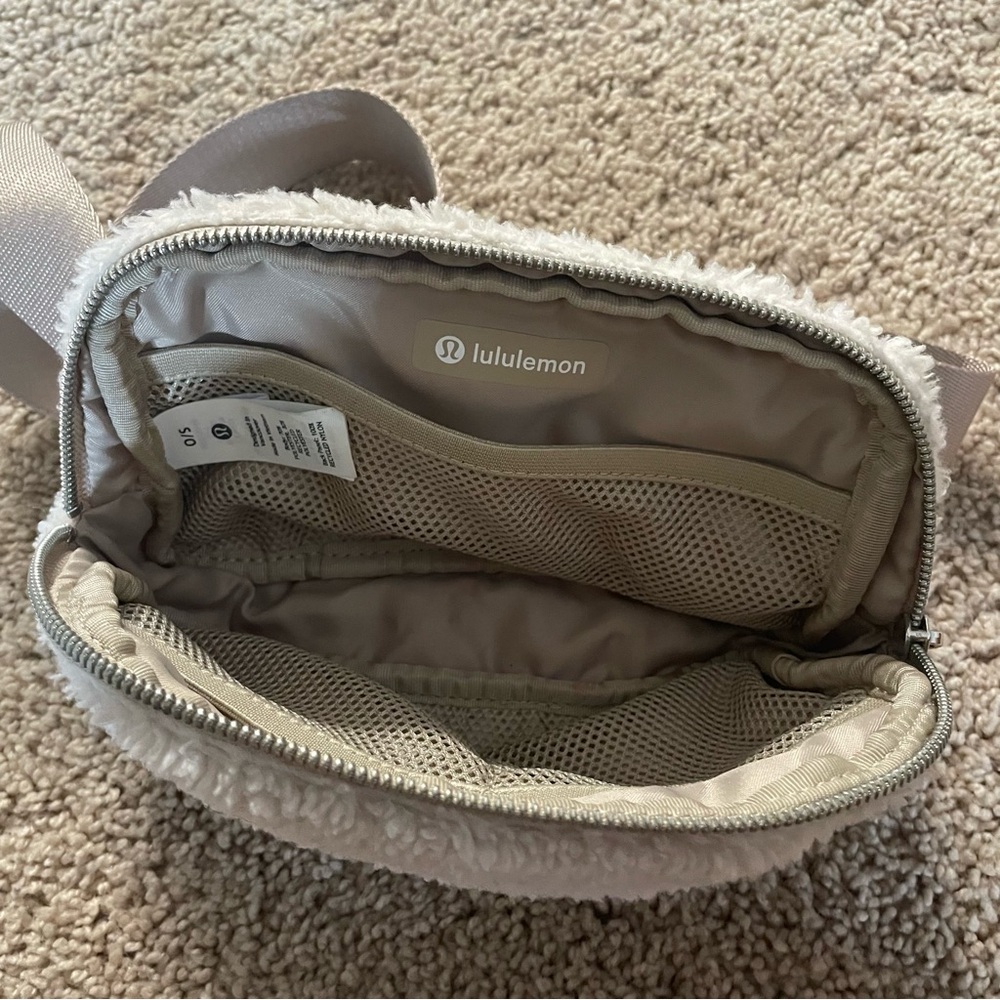 Lululemon Everywhere Belt Bag Natural Ivory Trench Fleece 1L - Picture 8 of 8